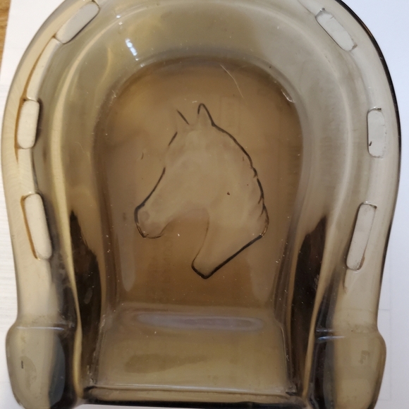 AVON VINTAGE COLLECTIBLE HORSESHOE AMBER GLASS. 70/80S ashtray Trinket - Picture 3 of 6